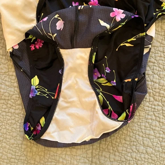 🎉 3/$15 Retro Lands’ End Floral Black Swimsuit 10 - Picture 5 of 9